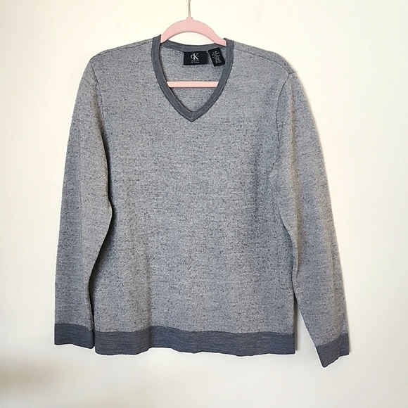Calvin Klein neutral v neck long sleeve sweater, merino wool blend, Large - Picture 1 of 8